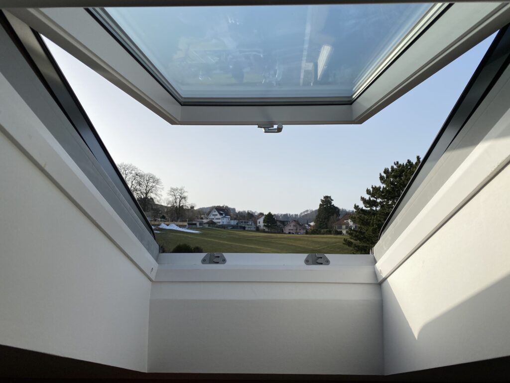 grosses Dachfenster mit Sicht nach Westen